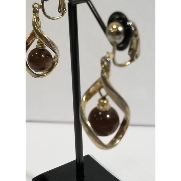 one inch clip on gold tone dangle brown cats eye earrings - Picture 4 of 9